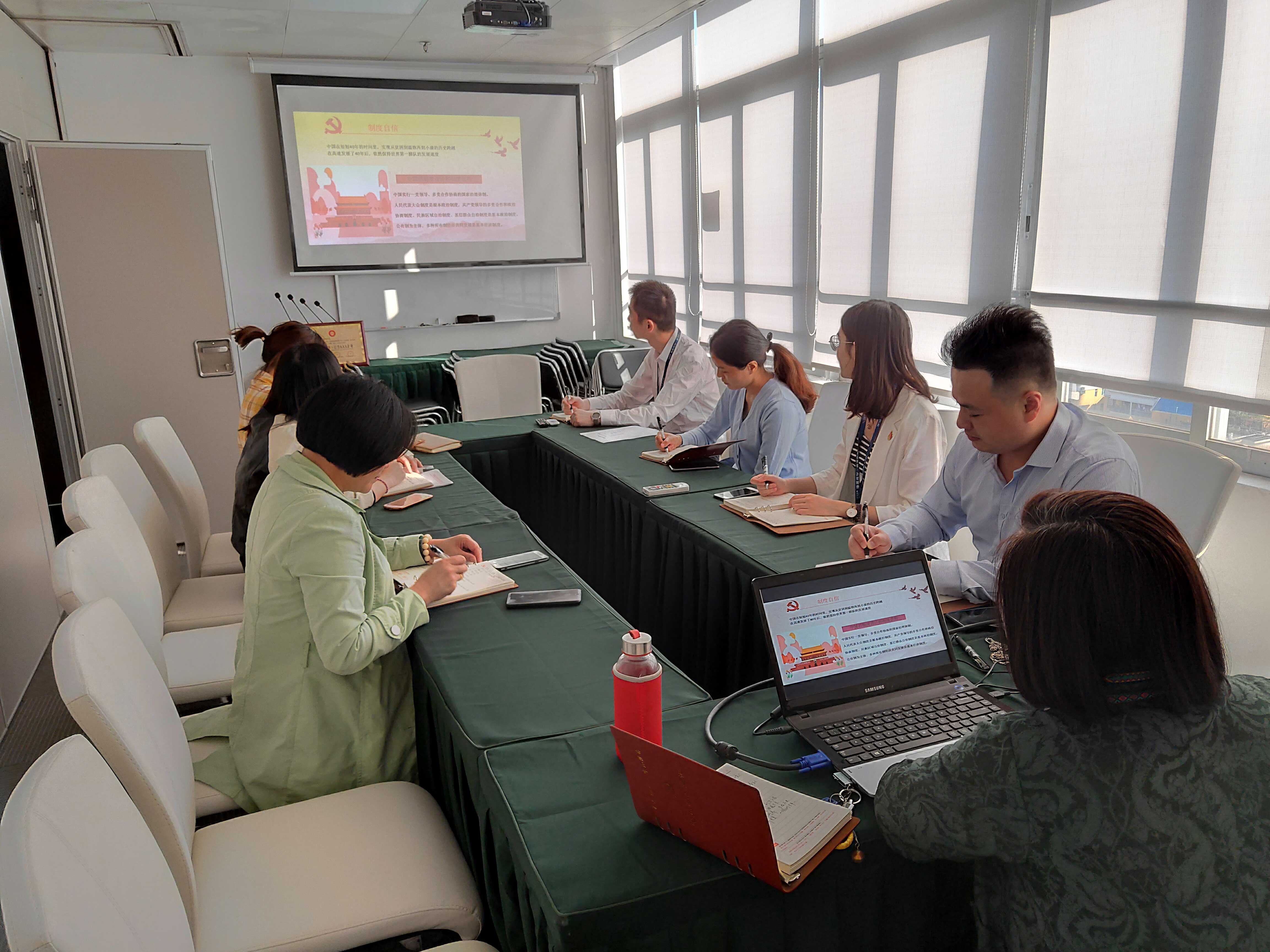 “坚定四个自负，共圆中国梦”主题教育活动