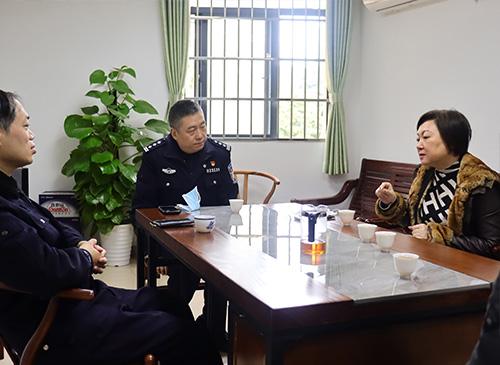 加强党建共建，亲昵警企关系